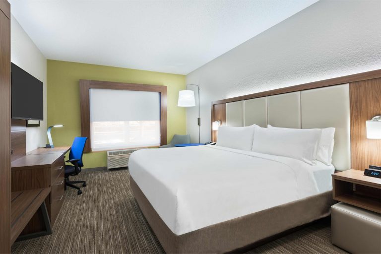 holiday inn express and suites columbus 5379025909 3x2 1 768x512