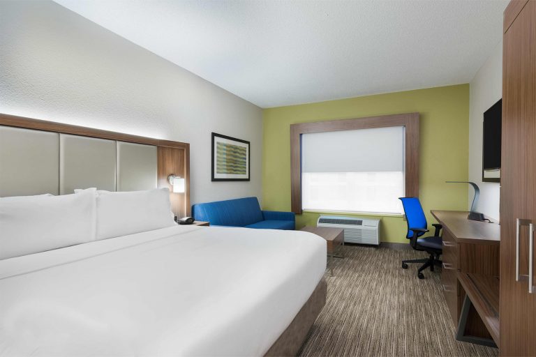 holiday inn express and suites columbus 5379026390 3x2 1 768x512
