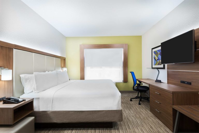 holiday inn express and suites columbus 5379050045 3x2 1 768x512
