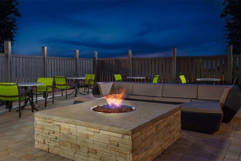 holiday inn express and suites columbus 5536119182 3x2 1 768x512